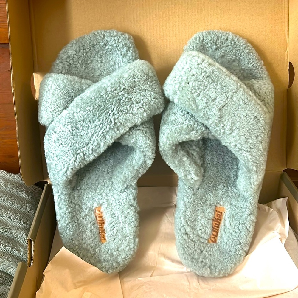 OluKai Hila Heu slippers 9